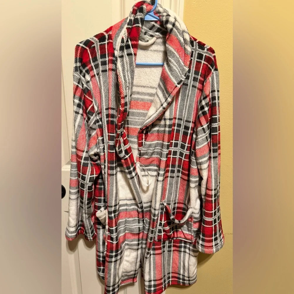 Mythology White Red Black Plaid Robe (Missing Belt) Sz One Size Fits Most